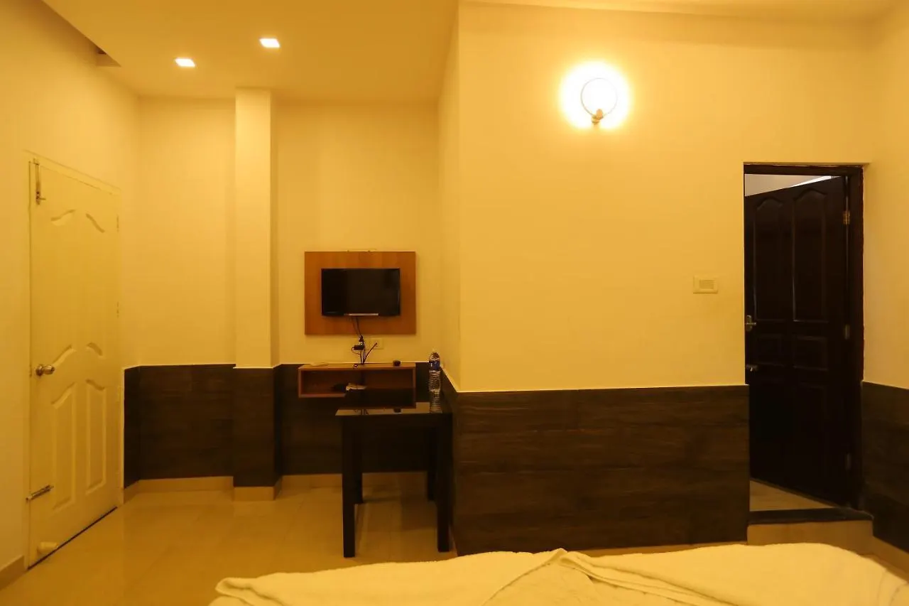Hotel Sapphire Inn Nedumbassery