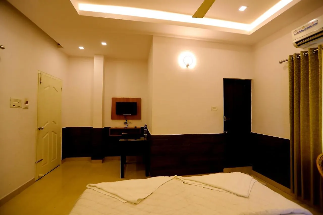 Sapphire Inn Nedumbassery Hotel