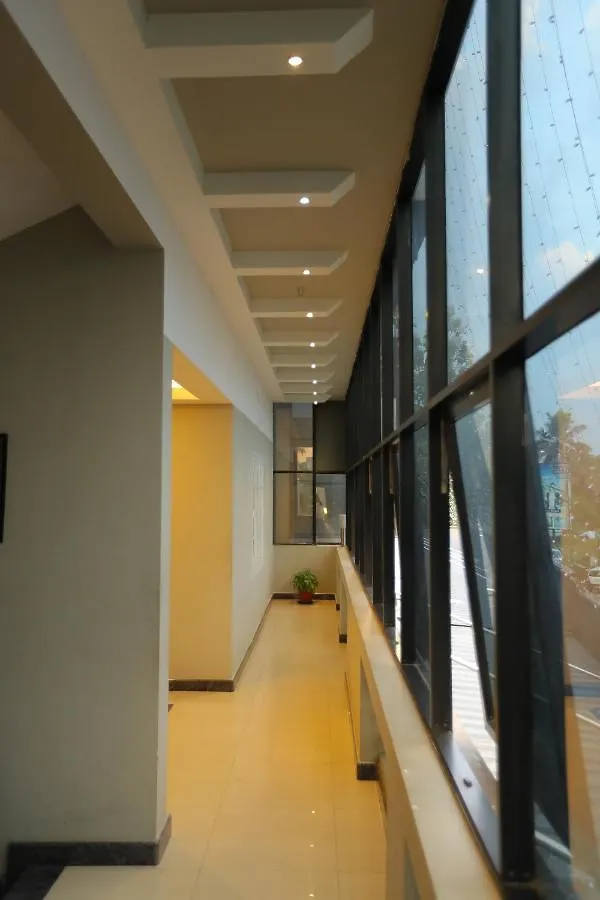 Hotel Sapphire Inn Nedumbassery
