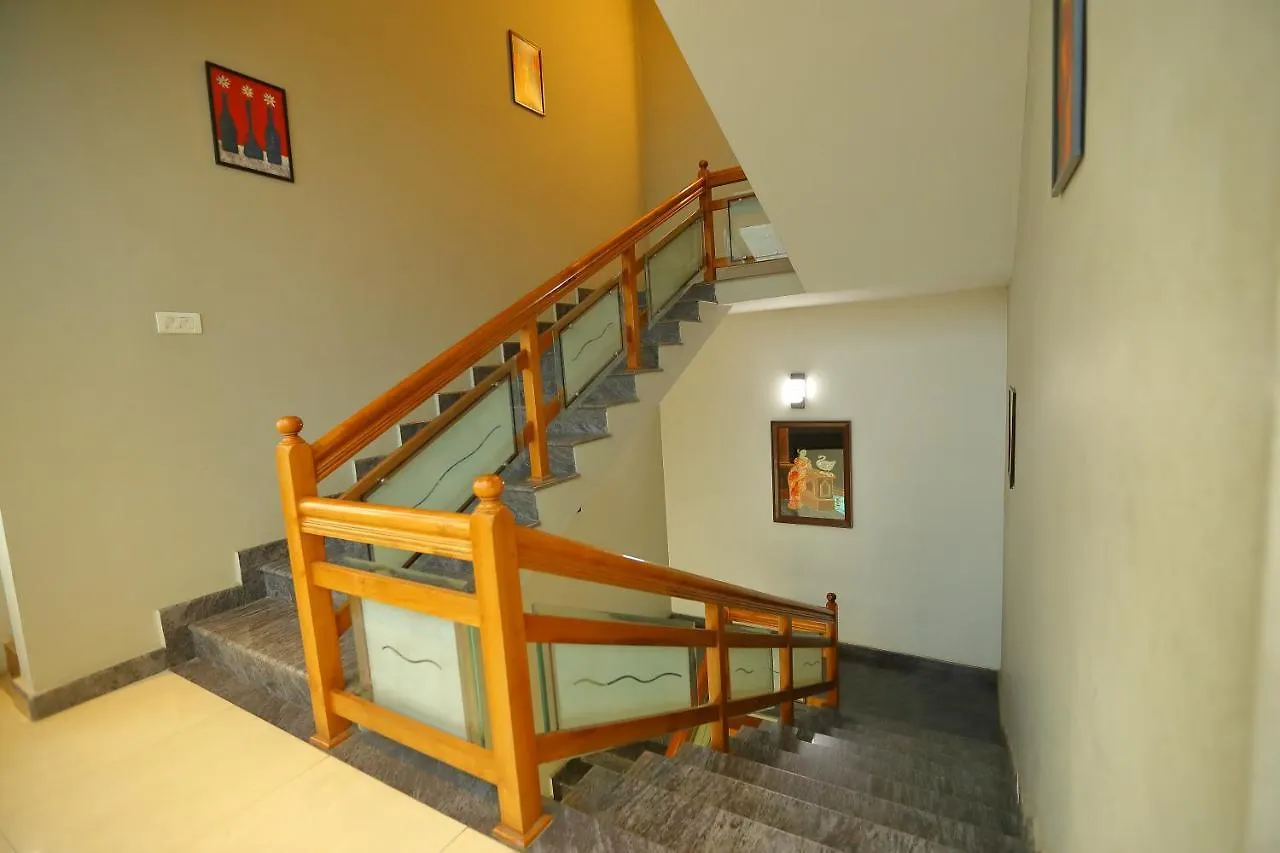 Hotel Sapphire Inn Nedumbassery